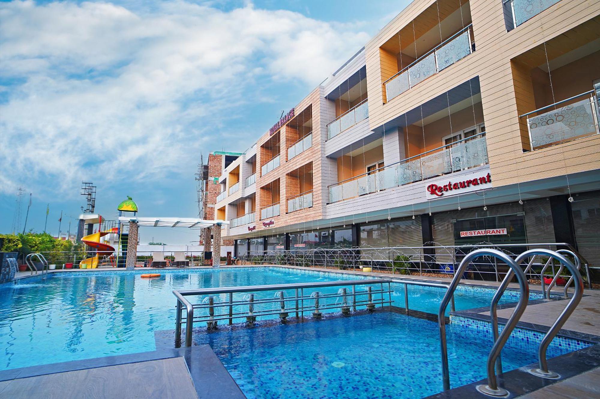 Royal Palace Beach Resort Walking Distance 1 Minutes ماندارموني المظهر الخارجي الصورة