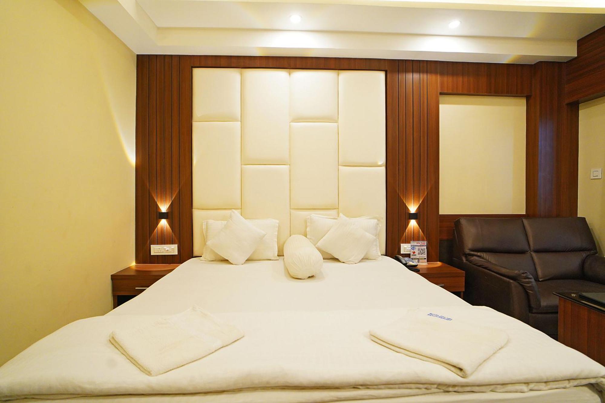 Royal Palace Beach Resort Walking Distance 1 Minutes ماندارموني المظهر الخارجي الصورة